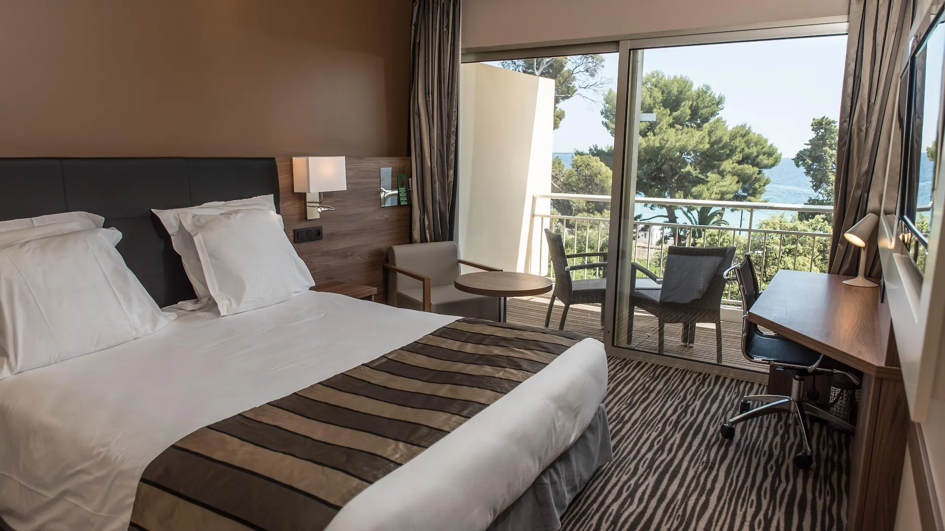 Luxotel Cannes Hotel