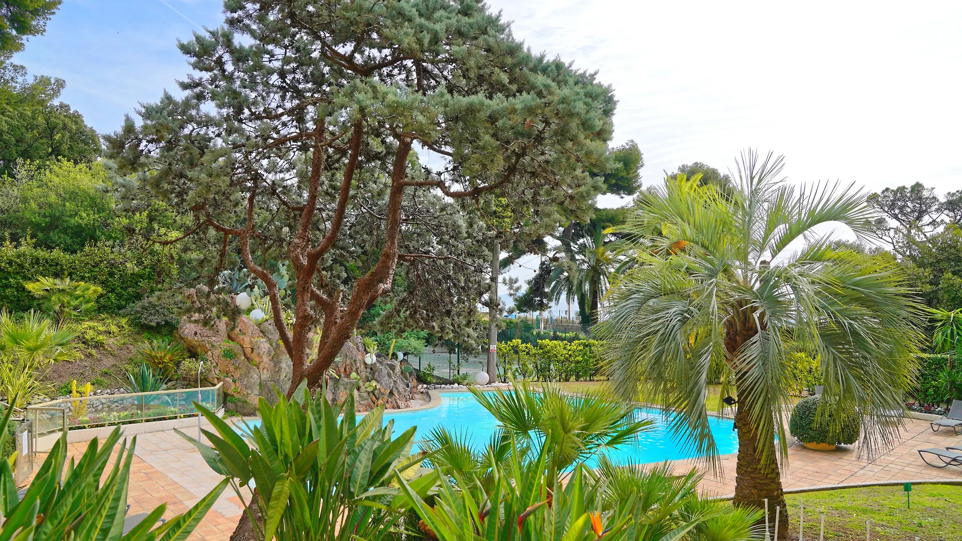 Luxotel Cannes Hotel
