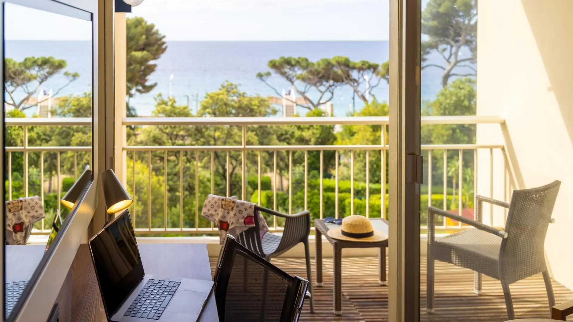 **** Hotel Luxotel Cannes France